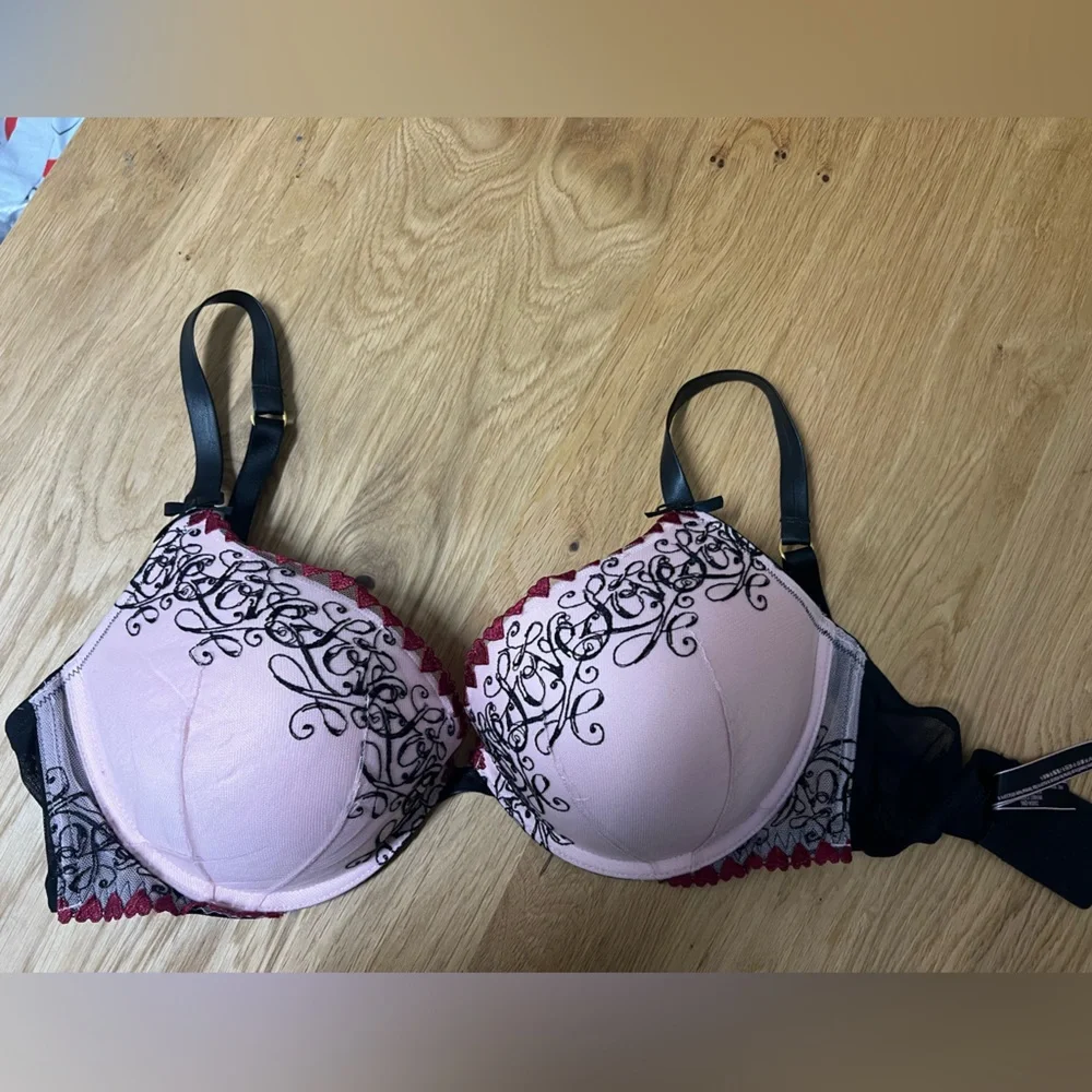Victorias Secret Very Sexy Push Up Bra 36DD - Picture 2 of 7